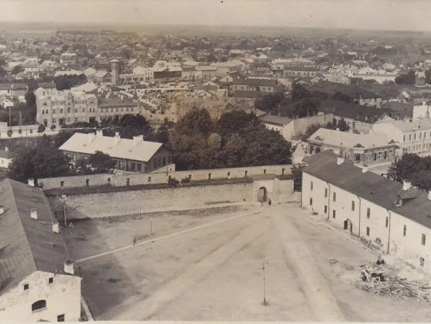 Narva Hermanni linnuse läänehoov